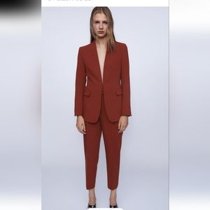 Lapelles blazers and pants complete